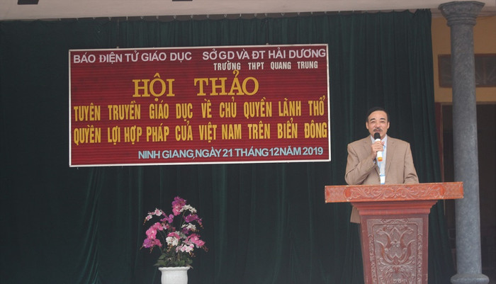 Thầy Phạm Văn Hy, hiệu trưởng nhà trường nhấn mạnh: Đây là một sự kiện trọng đại và ý nghĩa của nhà trường (Ảnh:Vũ Ninh) Thầy Phạm Văn Hy, hiệu trưởng nhà trường nhấn mạnh: Đây là một sự kiện trọng đại và ý nghĩa của nhà trường (Ảnh:Vũ Ninh)