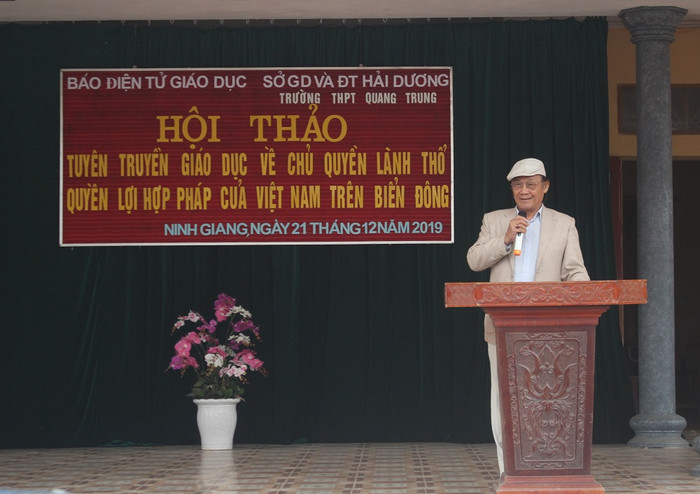 Cách nói chuyện dí dỏm, giàu hình ảnh của Tiến sĩ Trần Công Trục được các bạn học sinh rất yêu thích (Ảnh:Vũ Ninh) Cách nói chuyện dí dỏm, giàu hình ảnh của Tiến sĩ Trần Công Trục được các bạn học sinh rất yêu thích (Ảnh:Vũ Ninh)