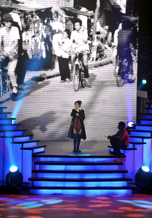 Hồng Nhung xuất hiện với hình ảnh Hà Nội xưa.