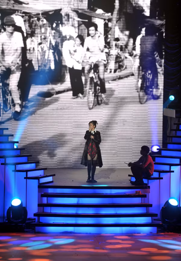 Hồng Nhung xuất hiện với hình ảnh Hà Nội xưa.