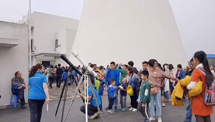 Các hoạt động ngoại khoá kết hợp với học tập được tập thể lớp 7G1 tổ chức hàng tháng (Xem Nhật thực tại đài thiên văn)