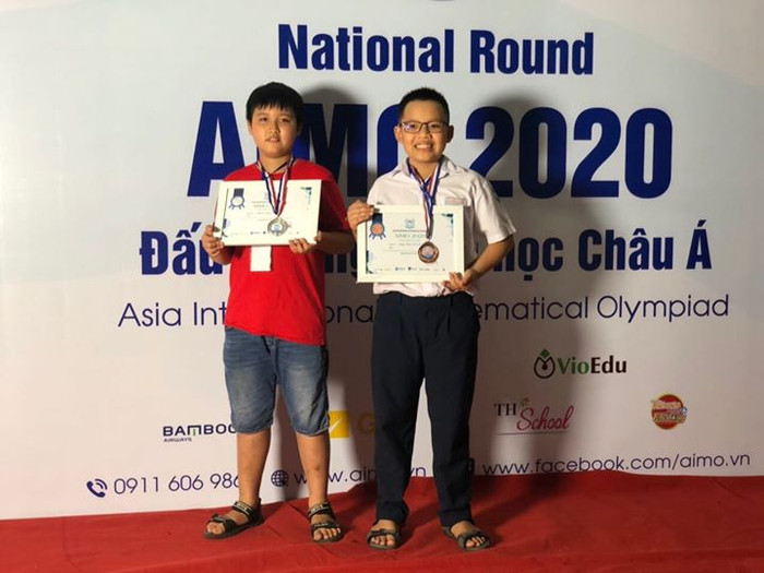 Em Nguyễn Đăng Sỹ Hoàng (bên trái) và em Đặng Phạm Quốc Cường học sinh lớp 6.4 - Trường Trung học cơ sở Nguyễn An Ninh thành phố Vũng Tàu (Ảnh kỷ yếu nhà trường) Em Nguyễn Đăng Sỹ Hoàng (bên trái) và em Đặng Phạm Quốc Cường học sinh lớp 6.4 - Trường Trung học cơ sở Nguyễn An Ninh thành phố Vũng Tàu (Ảnh kỷ yếu nhà trường)