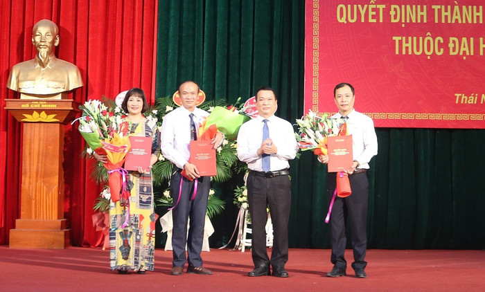 Đại học Thái Nguyên công bố Quyết định thành lập Trường Ngoại ngữ ảnh 1