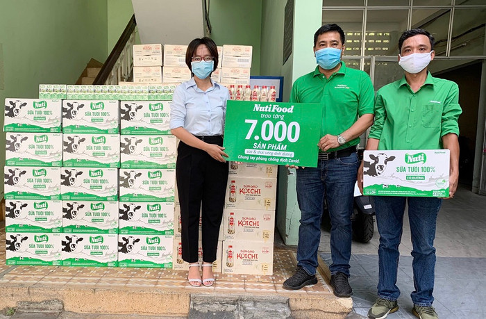 NutiFood tặng 7.000 sản phẩm sữa và thức uống dinh dưỡng cho 3 bệnh viện tại Đà Nẵng. NutiFood tặng 7.000 sản phẩm sữa và thức uống dinh dưỡng cho 3 bệnh viện tại Đà Nẵng.