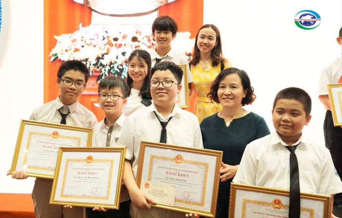 Học sinh Newton tại Lễ vinh danh học sinh tiêu biểu Thủ đô năm học 2019 – 2020. Học sinh Newton tại Lễ vinh danh học sinh tiêu biểu Thủ đô năm học 2019 – 2020.