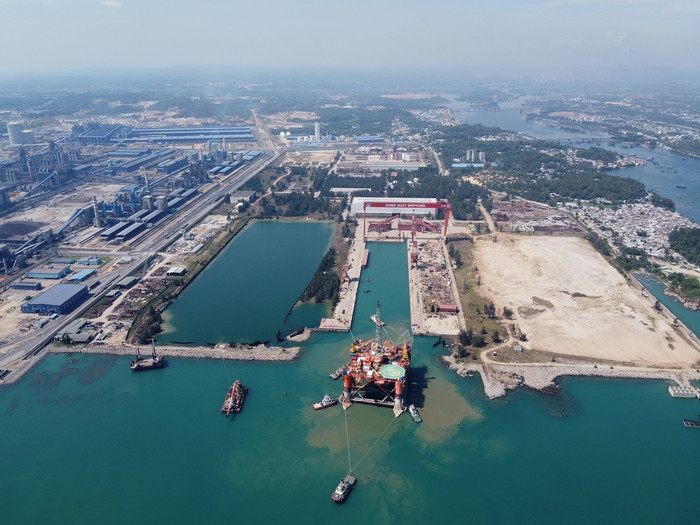 Công tác lai dắt giàn Đại Hùng 01 được thực hiện rất cẩn thận. Công tác lai dắt giàn Đại Hùng 01 được thực hiện rất cẩn thận.