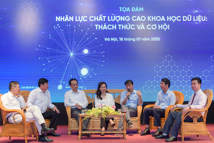 Khách mời tham dự Tọa đàm "Nhân lực chất lượng cao Khoa học dữ liệu: Thách thức và Cơ hội". Khách mời tham dự Tọa đàm "Nhân lực chất lượng cao Khoa học dữ liệu: Thách thức và Cơ hội".