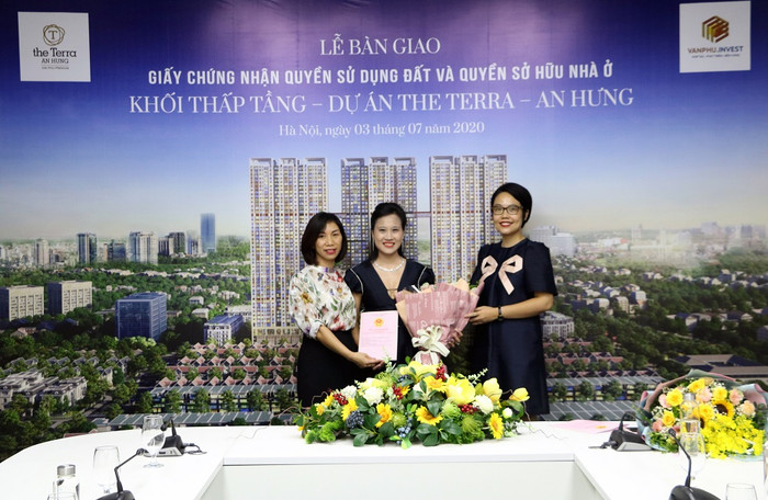 Khách mua shophouse tại The Terra - An Hưng đã được nhận sổ đỏ ảnh 1