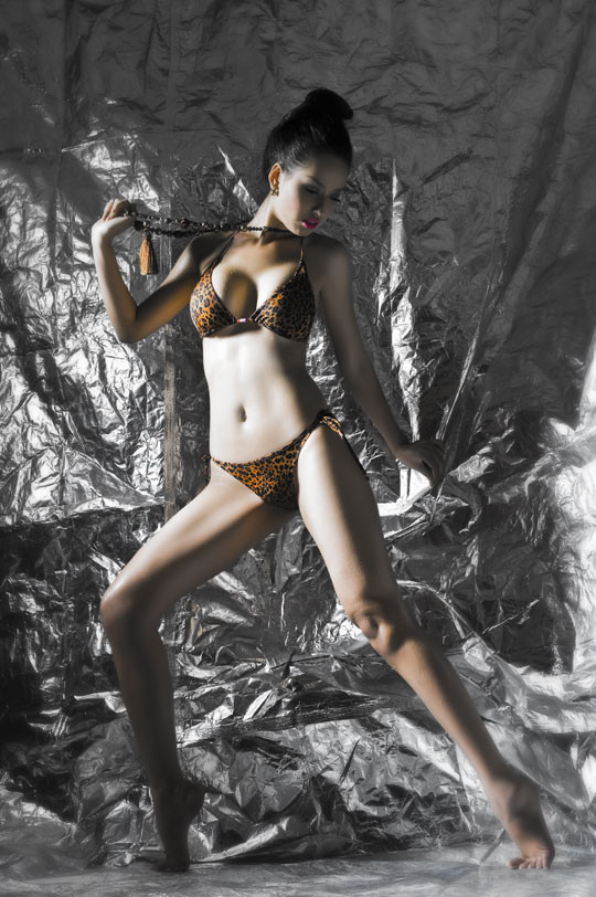 Theo một số nguồn tin, Hoa hậu Việt Nam 2006 có đôi chân rất dài: 1m18,75, vượt qua siêu mẫu Thanh Hằng (1m12). Không những thế, đôi chân của Mai Phương Thúy còn rất nuột nà, mềm mại và thẳng tắp chứ không mang phong cách gầy gò, "cò hương" như nhiều người mẫu khác. (Xem thêm về: Mai Phương Thúy) Theo một số nguồn tin, Hoa hậu Việt Nam 2006 có đôi chân rất dài: 1m18,75, vượt qua siêu mẫu Thanh Hằng (1m12). Không những thế, đôi chân của Mai Phương Thúy còn rất nuột nà, mềm mại và thẳng tắp chứ không mang phong cách gầy gò, "cò hương" như nhiều người mẫu khác. (Xem thêm về: Mai Phương Thúy)