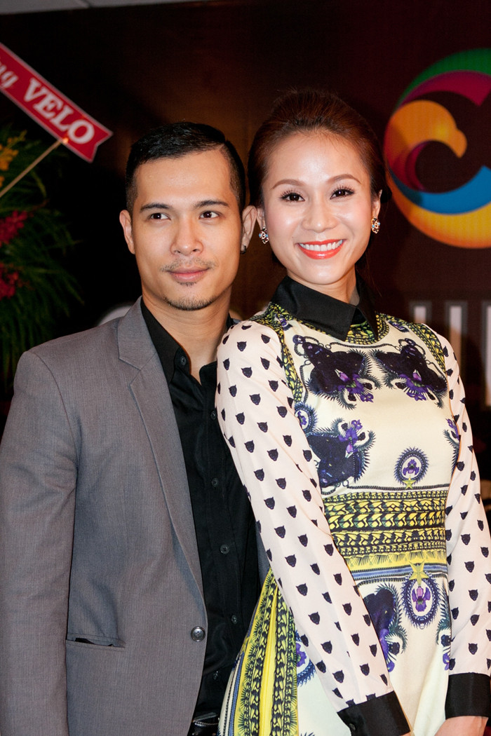 Người mẫu Thái Hà cười tươi rạng rỡ.