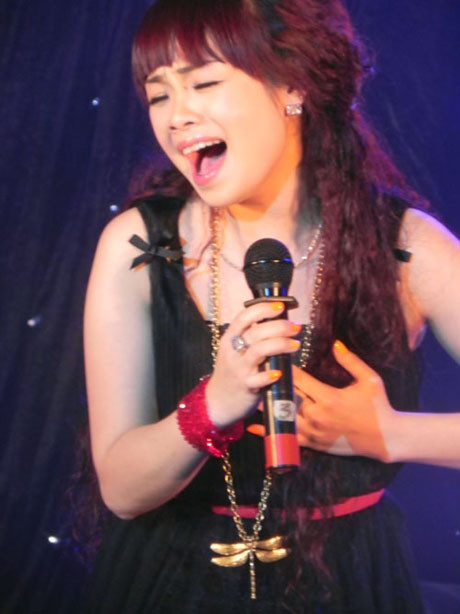 Giọng hát đặc biệt cùng cách hát rất Ngọc Khuê đã khiến các bạn sinh viên vô cùng hào hứng