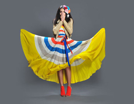 Nhiều thông tin cho biết cô sẽ cùng người đẹp Thanh Hằng xuất hiện trong bộ phim sắp tới của đạo diễn Nguyễn Quang Dũng mang tên "Chân dài hành động". Nhiều thông tin cho biết cô sẽ cùng người đẹp Thanh Hằng xuất hiện trong bộ phim sắp tới của đạo diễn Nguyễn Quang Dũng mang tên "Chân dài hành động".