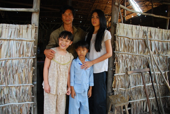 Tăng Thanh Hà vào vai người vợ đã phản bội chồng bỏ nhà ra đi. Tăng Thanh Hà vào vai người vợ đã phản bội chồng bỏ nhà ra đi.