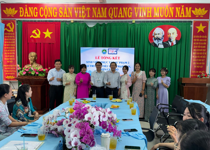 Lễ tổng kết khóa thực tập của sinh viên ngành Giáo dục tiểu học tại Trường Tiểu học Thạnh An. Ảnh: NTCC Ảnh 1.jpg