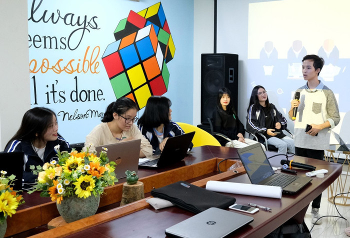 Sinh viên ngành Quản lý thông tin, Trường Đại học Khoa học Xã hội và Nhân văn Hà Nội đang tham gia thảo luận chuyên đề. Ảnh: NTCC 699c6de850fbf1a5a8ea.jpg