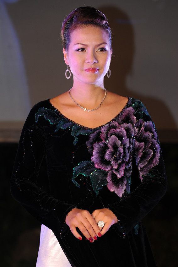 Số tiền này sẽ được BTC chương trình ủng hộ Trung tâm nuôi dưỡng người già và trẻ em Hà Nội. Số tiền này sẽ được BTC chương trình ủng hộ Trung tâm nuôi dưỡng người già và trẻ em Hà Nội.