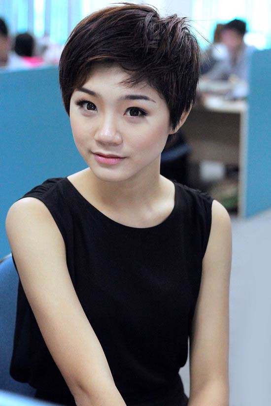 Trước đây, người mẫu Trà My sở hữu gương mặt bầu bĩnh, dễ thương dù chiếc mũi hơi to