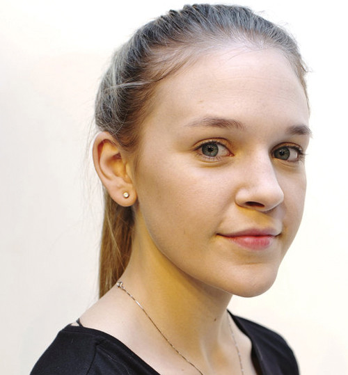 Thêm một chút phấn má hồng, mascara và son môi là bạn đã sở hữu ngay một vẻ đẹp tự nhiên, không tỳ vết.