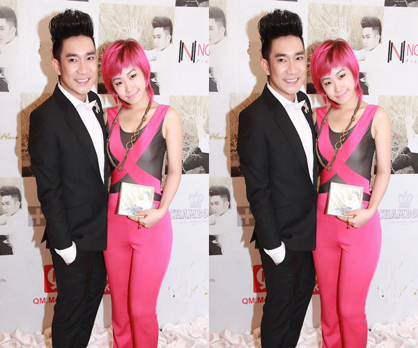 Chiều 17/1, khi xuất hiện tại họp báo của nam ca sĩ Quang Hà, cô nàng trở thành tâm điểm nhờ phong cách thời trang không giống ai Chiều 17/1, khi xuất hiện tại họp báo của nam ca sĩ Quang Hà, cô nàng trở thành tâm điểm nhờ phong cách thời trang không giống ai