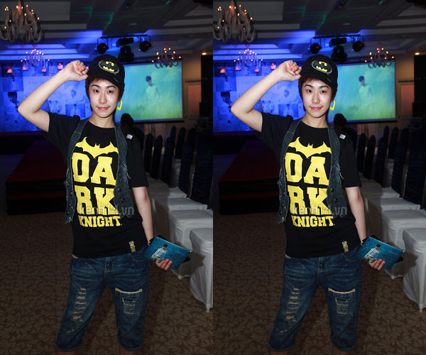 Chiều 16/9, trong buổi họp báo giới thiệu album vol.10 Điều ngọt ngào nhất của Cao Thái Sơn, cô diện trên mình một bộ quần áo tomboy rất khác biệt Chiều 16/9, trong buổi họp báo giới thiệu album vol.10 Điều ngọt ngào nhất của Cao Thái Sơn, cô diện trên mình một bộ quần áo tomboy rất khác biệt