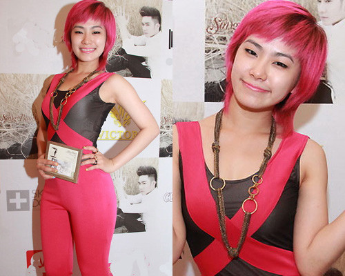 Có nhiều luồng ý kiến trước trào lưu gây ấn tượng của các ca sĩ như Lương Bích Hữu, đa phần khán giả đều cho rằng, đó là một cách gây sốc sai lầm, đùa cợt với nhan sắc chính mình. Thậm chí, các chuyên gia thời trang tóc hàng đầu còn cho rằng ca sĩ đã chơi ngông quá đà và gây phản cảm Có nhiều luồng ý kiến trước trào lưu gây ấn tượng của các ca sĩ như Lương Bích Hữu, đa phần khán giả đều cho rằng, đó là một cách gây sốc sai lầm, đùa cợt với nhan sắc chính mình. Thậm chí, các chuyên gia thời trang tóc hàng đầu còn cho rằng ca sĩ đã chơi ngông quá đà và gây phản cảm