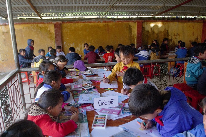 Quan tâm và chăm lo cho học sinh bằng tình thương và trách nhiệm là giải pháp kéo học sinh vùng cao trở lại trường (Ảnh: Vũ Ninh)