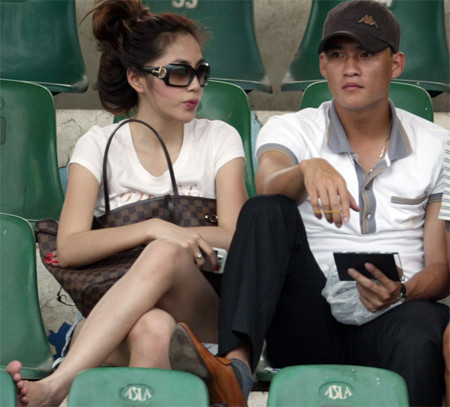 Một Công Vinh đàn ông là chỗ dựa vững chãi cho nữ ca sĩ Thủy Tiên mỏng manh. Một Công Vinh đàn ông là chỗ dựa vững chãi cho nữ ca sĩ Thủy Tiên mỏng manh.