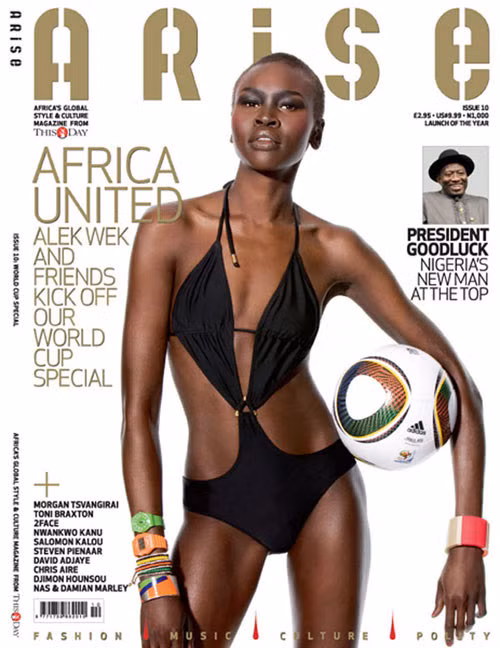 Sau khi góp mặt trong video ca nhạc GoldenEye của Tina Turner’s, tên tuổi của Alek Wek bắt đầu nổi như cồn. Năm 1996, Alek kí hợp đồng với công ty Ford Models và tiếp tục tham gia đóng clip nhạc Got Til It’s Gone của nữ danh ca Janet Jackson. Năm 1997 là một năm thành công lớn của siêu mẫu da màu khi cô được kênh MTV bầu chọn là “Người mẫu của năm”, đồng thời trở thành người mẫu gốc Phi đầu tiên xuất hiện trên trang bìa tạp chí Elle. Tên tuổi của Alek Wek gắn liền với nhiều thương hiệu thời trang nổi tiếng, trong đó có Clinique, Victoria’s Secret, Calvin Klein, và Donna Karan.