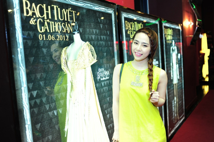 Quỳnh Nga khoe tóc tết rất xì tin.