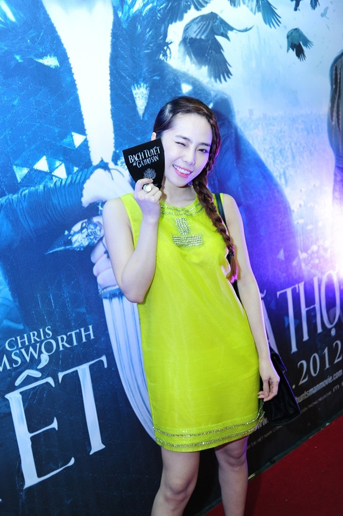 Quỳnh Nga tỏ ra 'nhắng' khi gặp lại tình cũ trong Lập trình trái tim. Quỳnh Nga tỏ ra 'nhắng' khi gặp lại tình cũ trong Lập trình trái tim.