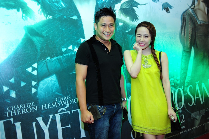 Gặp nhau tại một sự kiện ra mắt bộ phim Snow White & The Huntsman – Nàng Bạch Tuyết Và Gã Thợ Săn ở Hà Nội tối 29/5, Minh Tiệp tỏ ra giữ khoảng cách với Quỳnh Nga, dù trước đó, cả hai từng là tình nhân trong phim 'Lập trình cho trái tim'. Gặp nhau tại một sự kiện ra mắt bộ phim Snow White & The Huntsman – Nàng Bạch Tuyết Và Gã Thợ Săn ở Hà Nội tối 29/5, Minh Tiệp tỏ ra giữ khoảng cách với Quỳnh Nga, dù trước đó, cả hai từng là tình nhân trong phim 'Lập trình cho trái tim'.