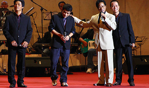 Ngày 29/5, đơn vị tổ chức đã hoàn thành việc chi trả tiền tác quyền với VCPMC cho 24/35 tác phẩm sử dụng trong liveshow. Số tiền tác quyền cuối cùng khoảng 18 triệu đồng. Như vậy đến thời điểm hiện tại, vấn đề tác quyền cho liveshow của nghệ sĩ Chế Linh đã hoàn tất. (Theo VTC News) Ngày 29/5, đơn vị tổ chức đã hoàn thành việc chi trả tiền tác quyền với VCPMC cho 24/35 tác phẩm sử dụng trong liveshow. Số tiền tác quyền cuối cùng khoảng 18 triệu đồng. Như vậy đến thời điểm hiện tại, vấn đề tác quyền cho liveshow của nghệ sĩ Chế Linh đã hoàn tất. (Theo VTC News)