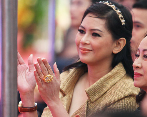 Thủy Tiên dường như rất thích theo đuổi phong cách hoàng gia, quý tộc