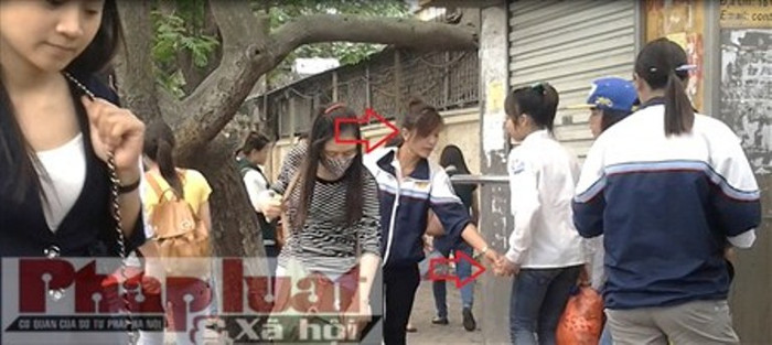 "Con mồi" của các ả lừa đảo là các em HSSV hiền lành Ảnh: Quang Khởi "Con mồi" của các ả lừa đảo là các em HSSV hiền lành Ảnh: Quang Khởi