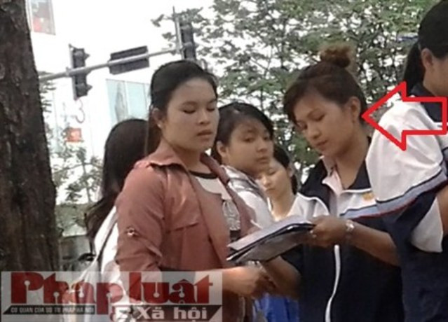 Nhìn mặt ả tóc vàng, không ai nghĩ là kẻ lừa đảo Ảnh: Quang Khởi Nhìn mặt ả tóc vàng, không ai nghĩ là kẻ lừa đảo Ảnh: Quang Khởi