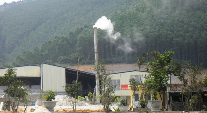 Nhà máy xử lí rác thải tại phường Bắc Sơn, TP.Uông Bí đang hằng ngày bốc mùi, phát tán ruồi muỗi ảnh hưởng đến cuộc sống của người dân quanh đây (ảnh Viết Cường) Nhà máy xử lí rác thải tại phường Bắc Sơn, TP.Uông Bí đang hằng ngày bốc mùi, phát tán ruồi muỗi ảnh hưởng đến cuộc sống của người dân quanh đây (ảnh Viết Cường)