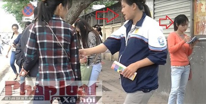 Ngày qua ngày, nhóm "cướp ngày" hoạt động công khai, liều lĩnh và manh động. Công an phường Dịch Vọng Hậu thì "sống chết mặc bay" Ngày qua ngày, nhóm "cướp ngày" hoạt động công khai, liều lĩnh và manh động. Công an phường Dịch Vọng Hậu thì "sống chết mặc bay"