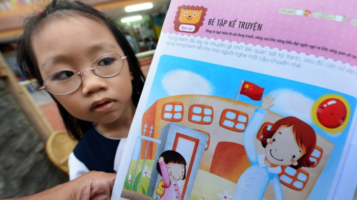Trang 16 cuốn sách Phát triển toàn diện trí thông minh cho trẻ dành cho các em nhỏ chuẩn bị vào lớp 1 của Nhà xuất bản Dân Trí đăng cờ của Trung Quốc - Ảnh: THUẬN THẮNG