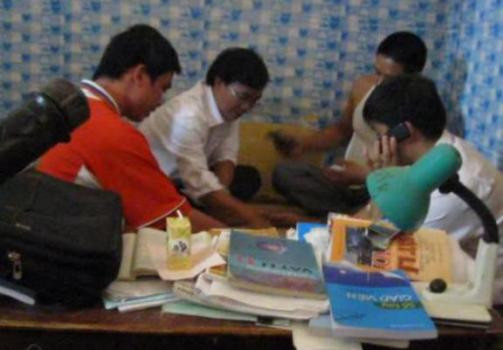 Hiệu trưởng Trường Cao đẳng sư phạm Hưng Yên tham gia đánh bài khi đi công tác ảnh 3 Hiệu trưởng Trường Cao đẳng sư phạm Hưng Yên tham gia đánh bài khi đi công tác ảnh 3