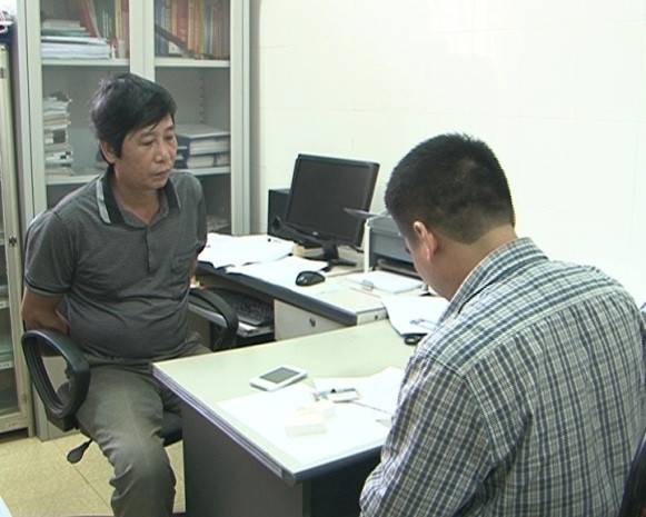 Đối tượng Đỗ Tiến Chi tại cơ quan công an Đối tượng Đỗ Tiến Chi tại cơ quan công an