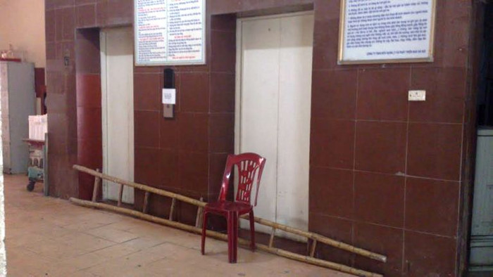 Hai thang máy đã phải tạm ngừng hoạt động sau khu xảy ra sự việc đau lòng trên Hai thang máy đã phải tạm ngừng hoạt động sau khu xảy ra sự việc đau lòng trên