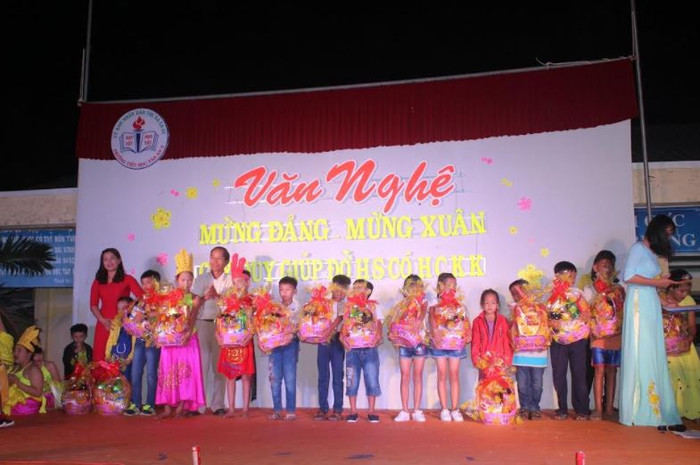 Những hoạt động thiện nguyện làm ấm lòng trẻ em nghèo dịp Xuân về, ảnh do tác giả cung cấp. Những hoạt động thiện nguyện làm ấm lòng trẻ em nghèo dịp Xuân về, ảnh do tác giả cung cấp.