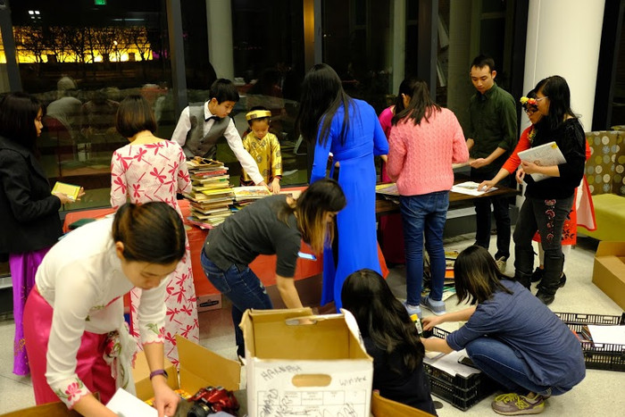 Thu gom sách gửi về quê hương Thu gom sách gửi về quê hương