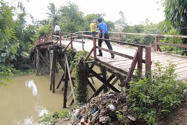 Cây cầu mới sẽ thay thế cho cây cầu gỗ cũ đã xuống cấp nghiêm trọng.