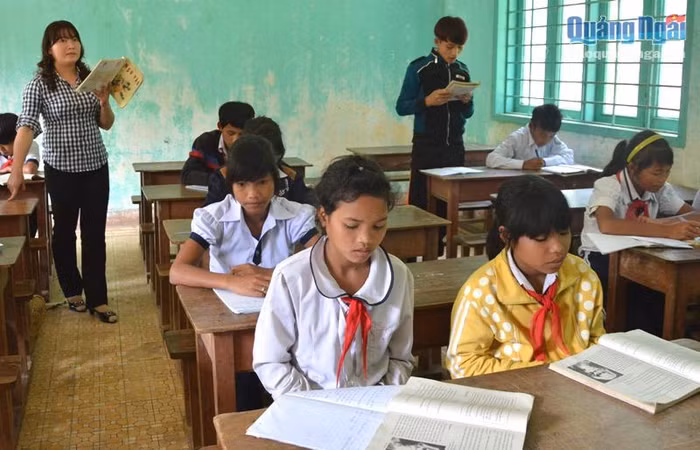 Ảnh minh hoạ giáo viên vùng khó khăn, nguồn: Baoquangngai.vn