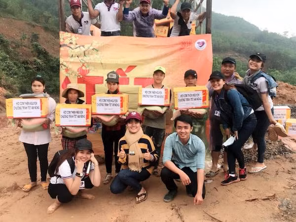 Ảnh chuyến đi từ thiện của các học trò thầy Đỗ Tấn Ngọc, ảnh do tác giả cung cấp