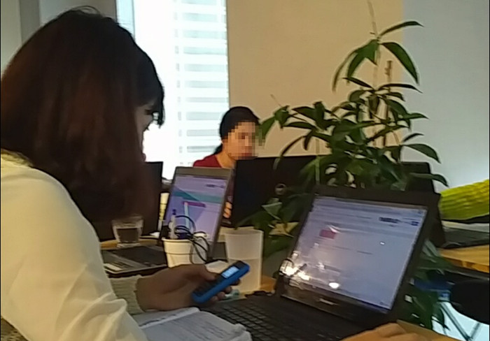 Sau khi bấm số, nếu đầu dây bên kia bắt máy, nữ “bác sĩ” này sẽ nói như một cái máy mà không cần biết bản chất Vương Khớp An là gì. Sau khi bấm số, nếu đầu dây bên kia bắt máy, nữ “bác sĩ” này sẽ nói như một cái máy mà không cần biết bản chất Vương Khớp An là gì.