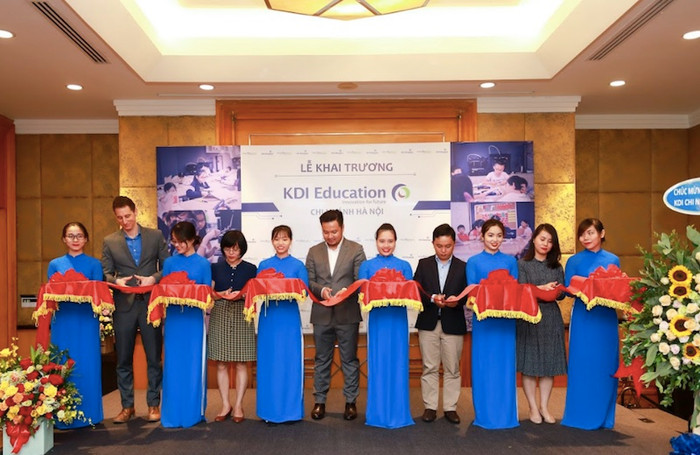 Các đại biểu cắt băng khai trương KDI chi nhánh Hà Nội. Các đại biểu cắt băng khai trương KDI chi nhánh Hà Nội.