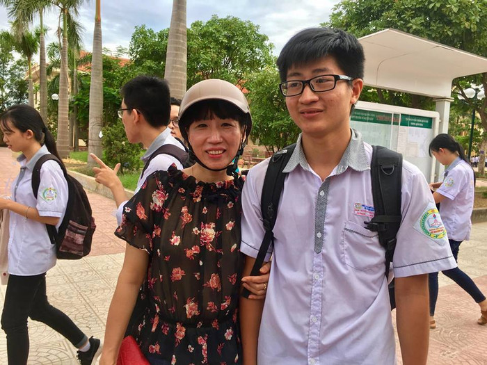 Cơn đau do viêm ruột thừa đã khiến việc thi của Tuấn Thủy bị ảnh hưởng không nhỏ. Cơn đau do viêm ruột thừa đã khiến việc thi của Tuấn Thủy bị ảnh hưởng không nhỏ.