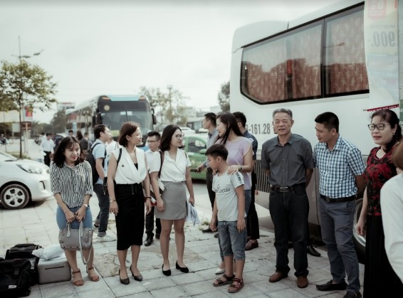 Xuất phát từ đại lộ Lê Lợi - thành phố Thanh Hóa, những chiếc xe cao cấp đưa gần 200 cư dân tương lai của Vinhomes Star City tiến về thủ đô, bắt đầu chuyến hành trình ghé thăm những khu đô thị đáng sống bậc nhất Hà Nội. Xuất phát từ đại lộ Lê Lợi - thành phố Thanh Hóa, những chiếc xe cao cấp đưa gần 200 cư dân tương lai của Vinhomes Star City tiến về thủ đô, bắt đầu chuyến hành trình ghé thăm những khu đô thị đáng sống bậc nhất Hà Nội.
